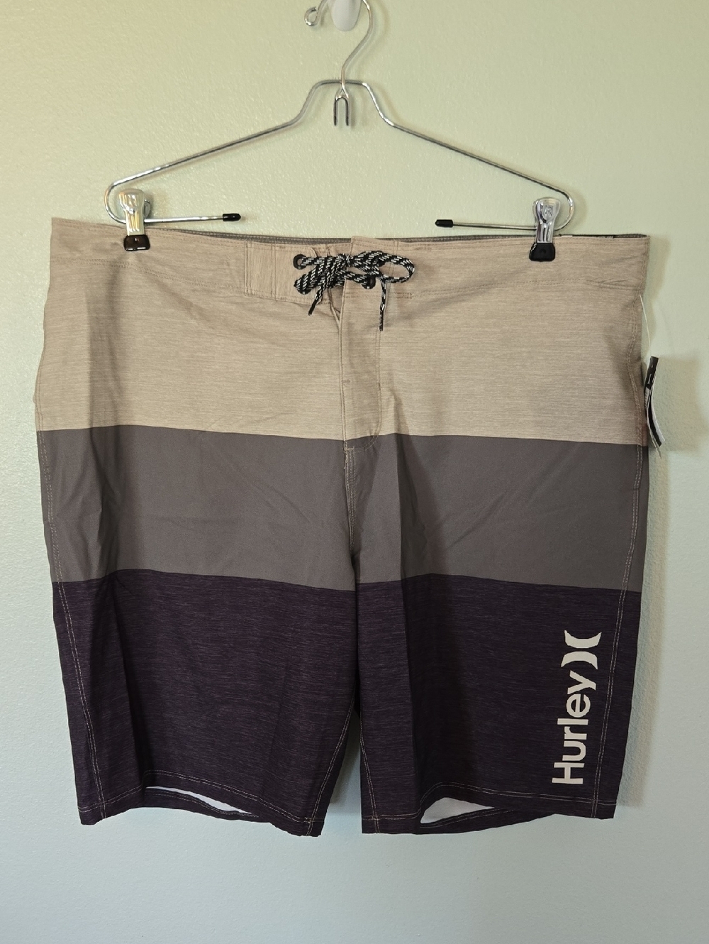 Hurley | NWT Tan And Navy Board Shorts Size 30